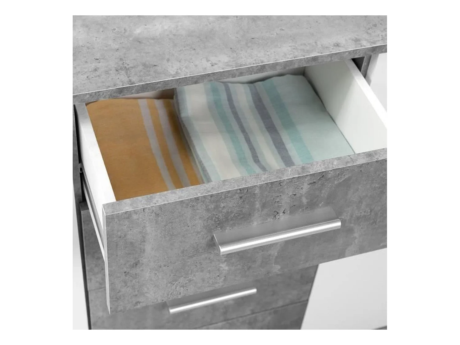 Niedriges Sideboard mit 2 Türen und 4 Schubladen – Weiß und heller Beton – 122,6 x 34,2 x 81,1 cm