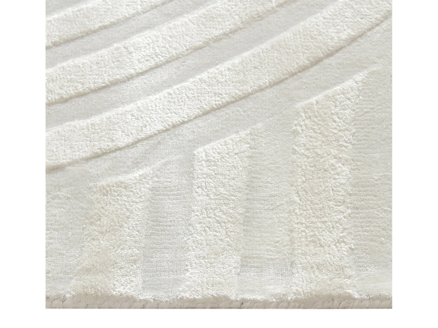 Tapis rectangulaire Dana en viscose blanc cassé 300x200cm