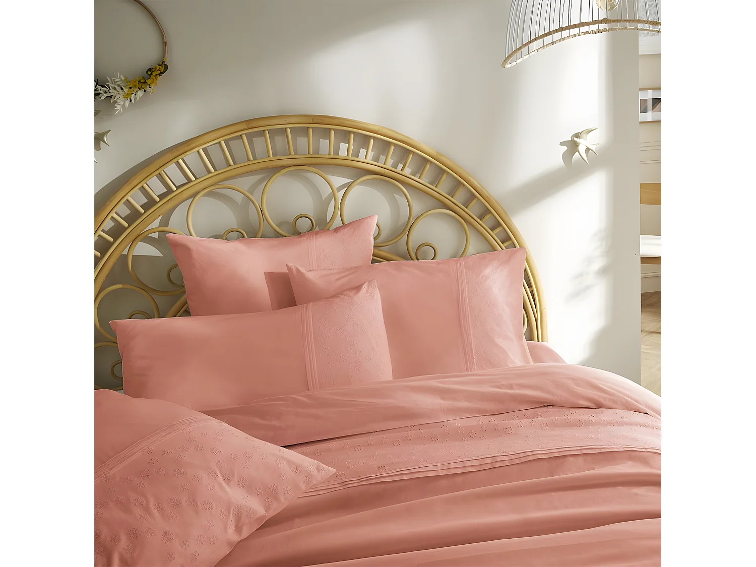 POLA - Housse de Couette 260x240cm Coton Coloris Rose Boisé avec Détails Ajourés