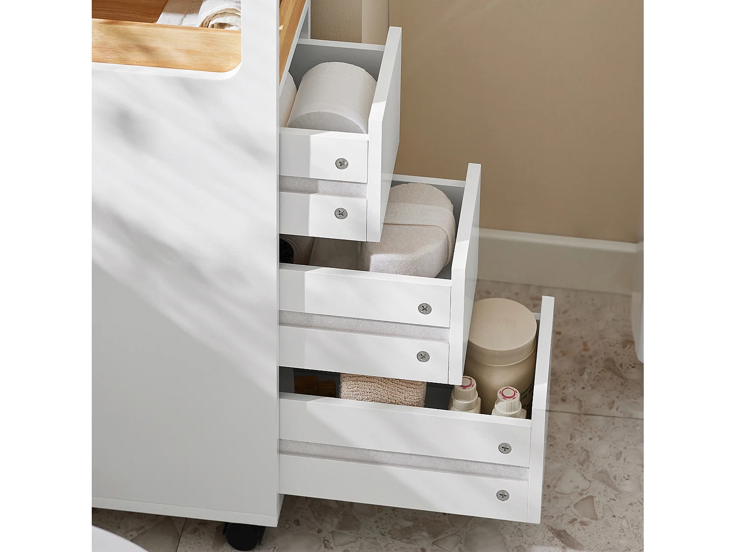 SoBuy BZR54-W Toiletrolhouder, Toiletkast, Badkamerkast, Smalle Opbergkast, Rek Smal met 1 Uitneembare Dienblad, 3 Lades en 4 wielen