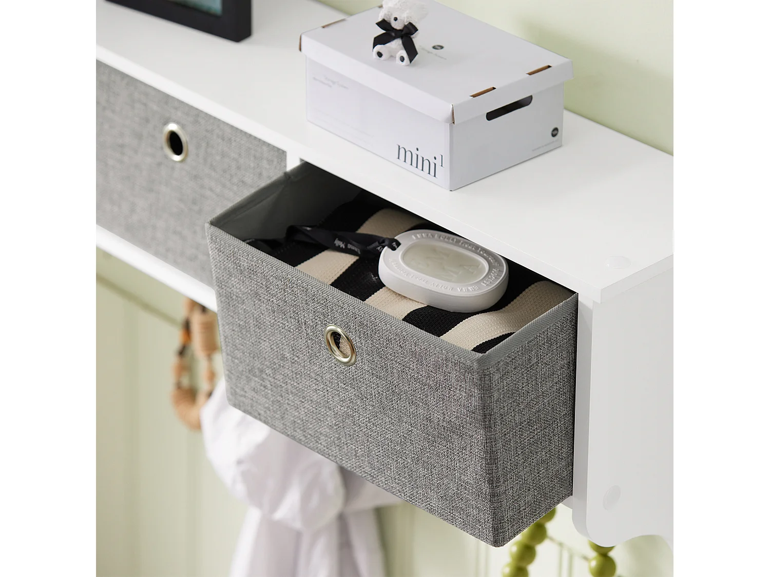 Moderna estantería de Pared, Perchero, Estante de Pared,con 5 Ganchos y 3 cajones,L100 cm FRG282-W SoBuy ES