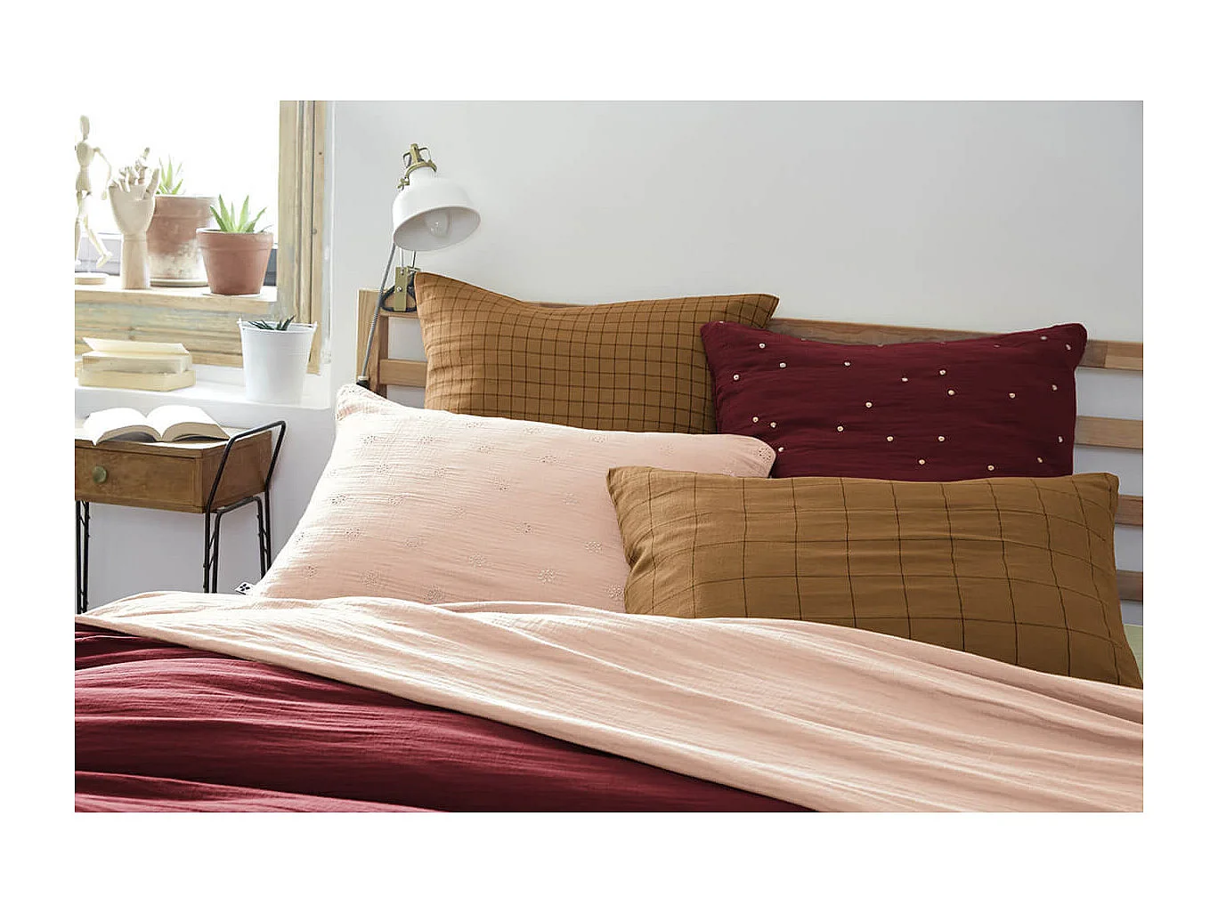 OUREA MOTIF - Taie d'Oreiller 60x60cm Gaze de Coton Camel à Petits Carreaux