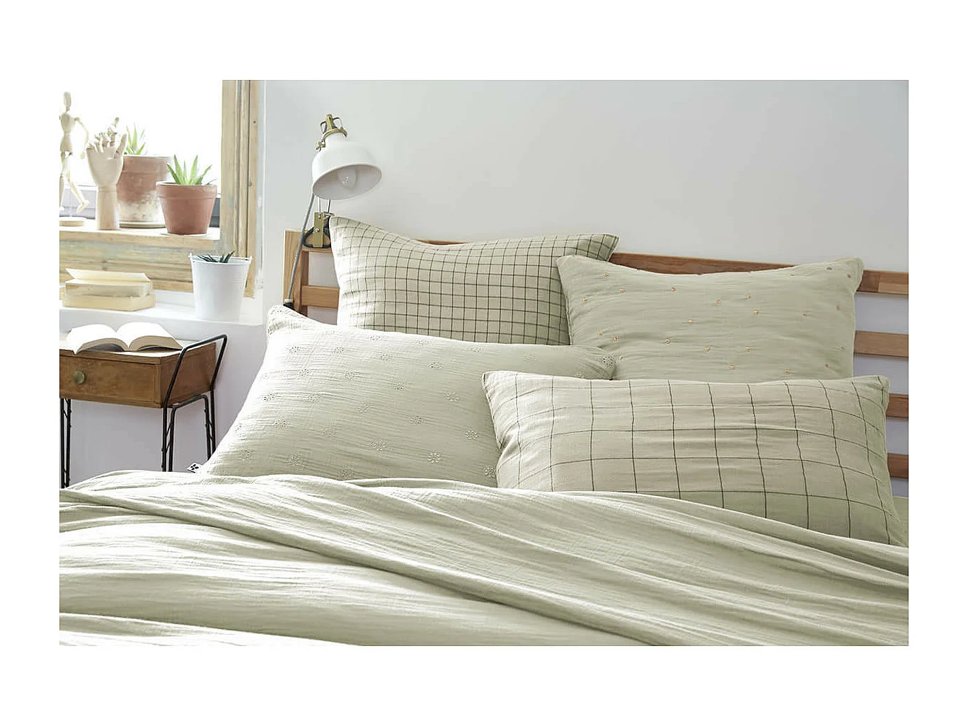 OUREA MOTIF - Taie d'Oreiller 50x70cm Gaze de Coton Vert d'Eau à Fleurs Ajourées