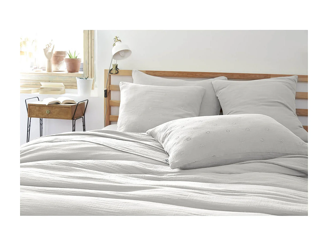 OUREA MOTIF - Taie d'Oreiller 50x70cm Gaze de Coton Nuage à Fleurs Ajourées