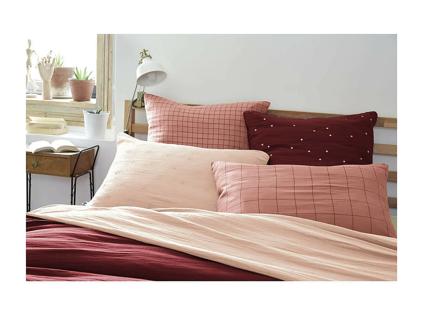 OUREA MOTIF - Taie d'Oreiller 60x60cm Gaze de Coton Rose Pêche à Petits Carreaux