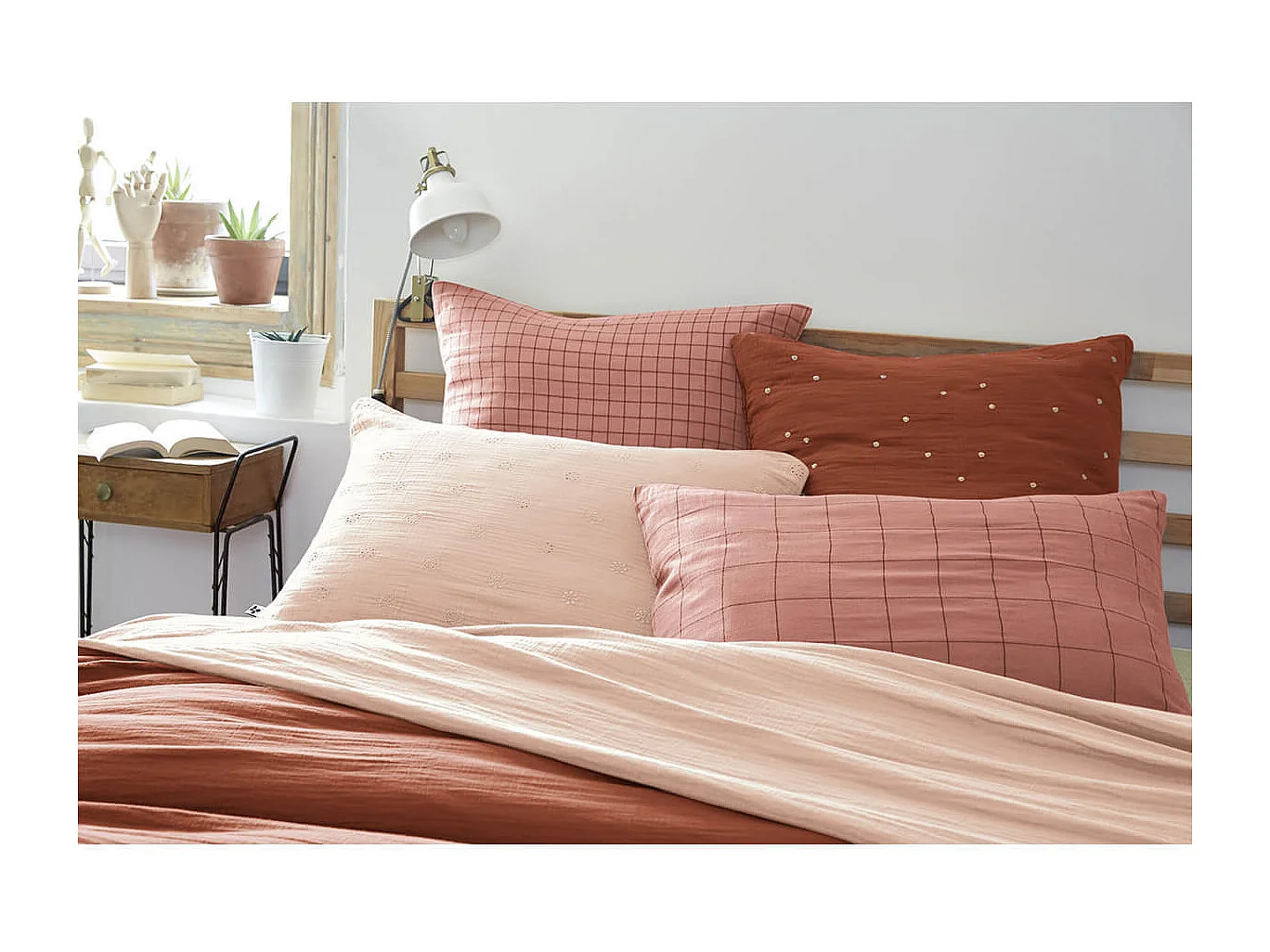 OUREA MOTIF - Taie d'Oreiller 60x60cm Gaze de Coton Rose Pêche à Petits Carreaux