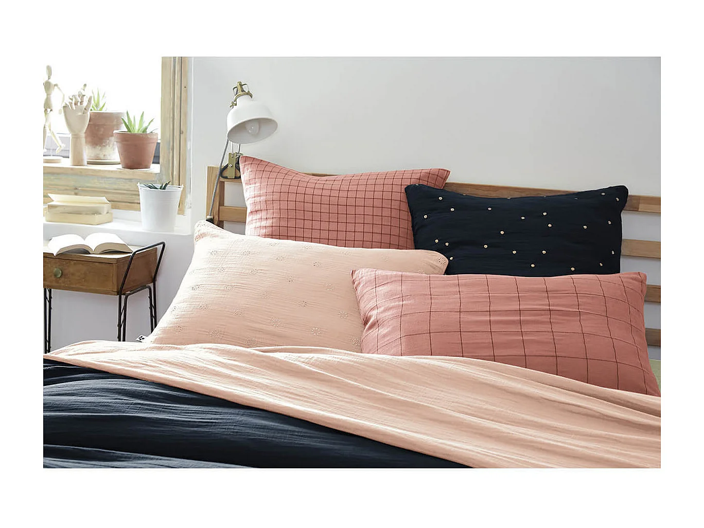 OUREA MOTIF - Taie d'Oreiller 60x60cm Gaze de Coton Rose Pêche à Petits Carreaux