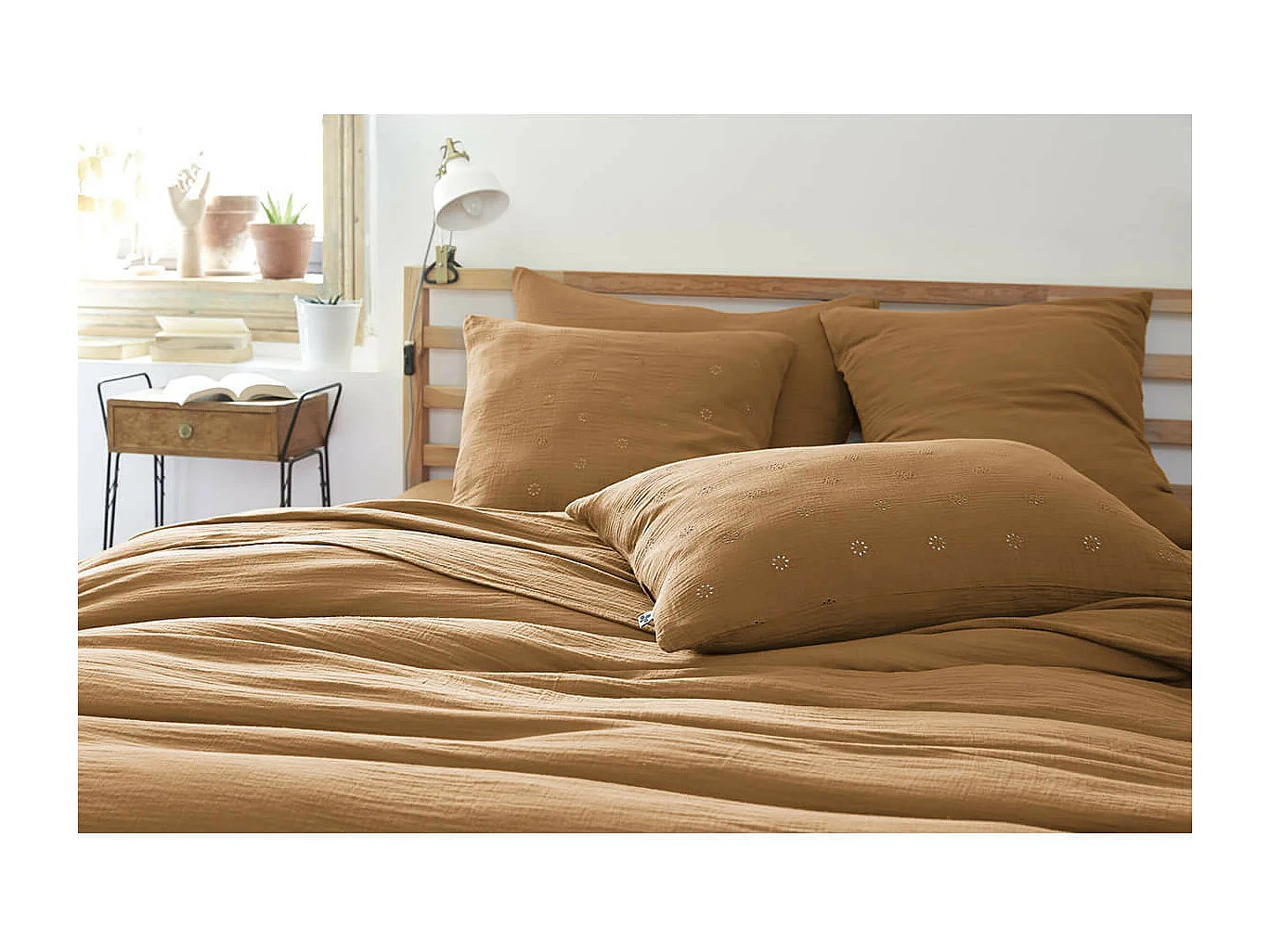 OUREA MOTIF - Taie d'Oreiller 50x70cm Gaze de Coton Camel à Fleurs Ajourées