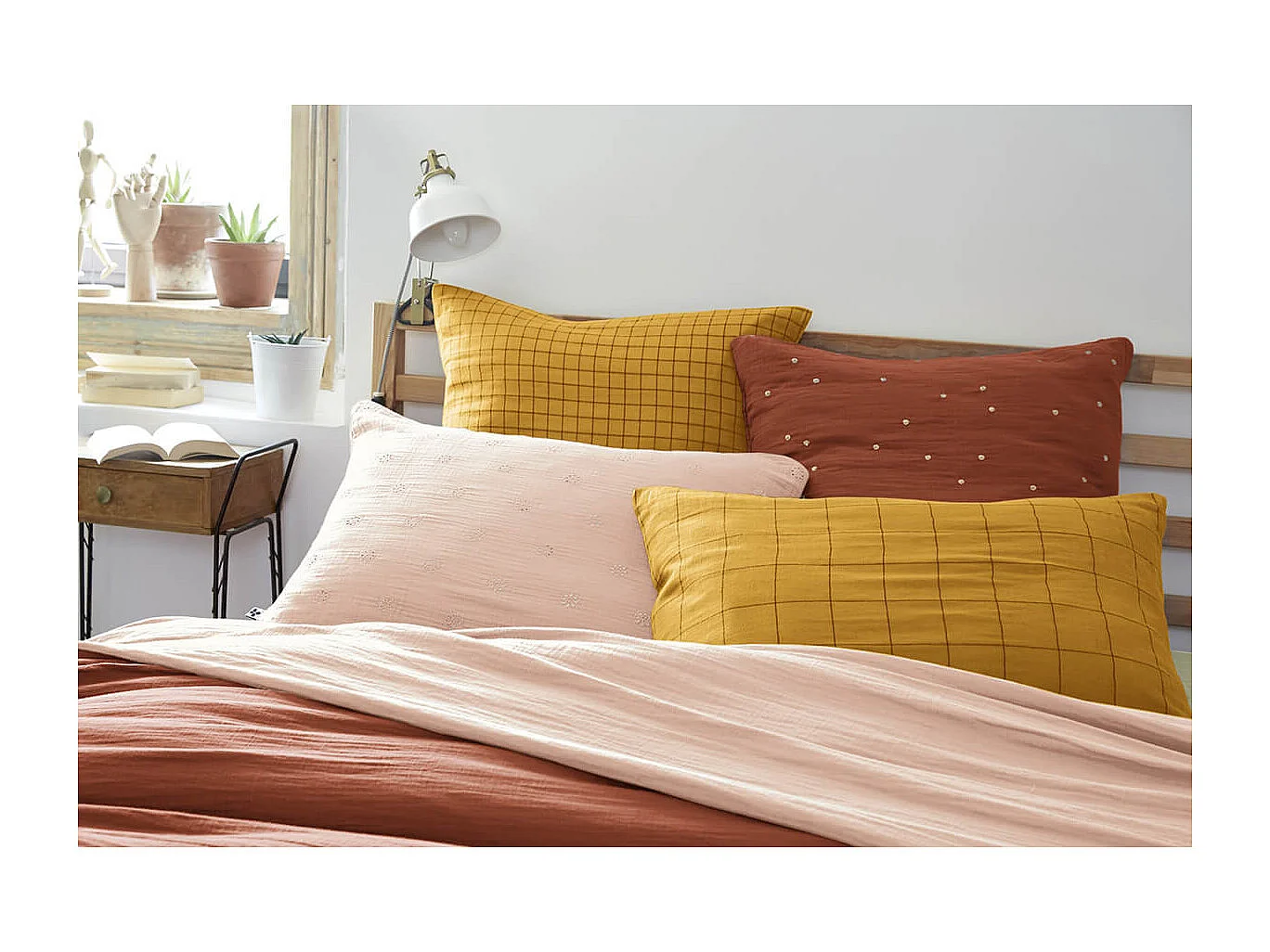 OUREA MOTIF - Taie d'Oreiller 60x60cm Gaze de Coton Safran à Petits Carreaux