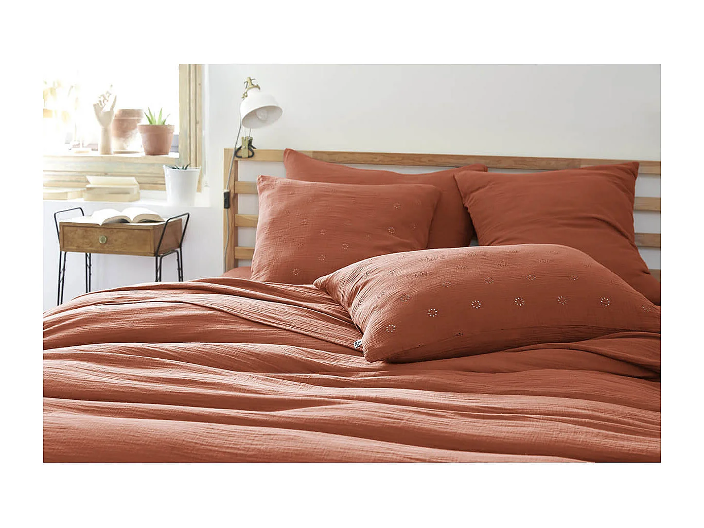 OUREA MOTIF - Taie d'Oreiller 50x70cm Gaze de Coton Terracotta à Fleurs Ajourées