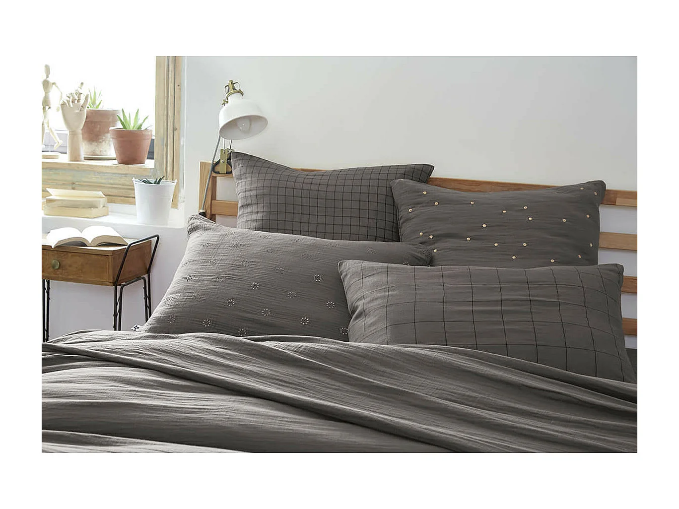 OUREA MOTIF - Taie d'Oreiller 50x70cm Gaze de Coton Granit à Fleurs Ajourées