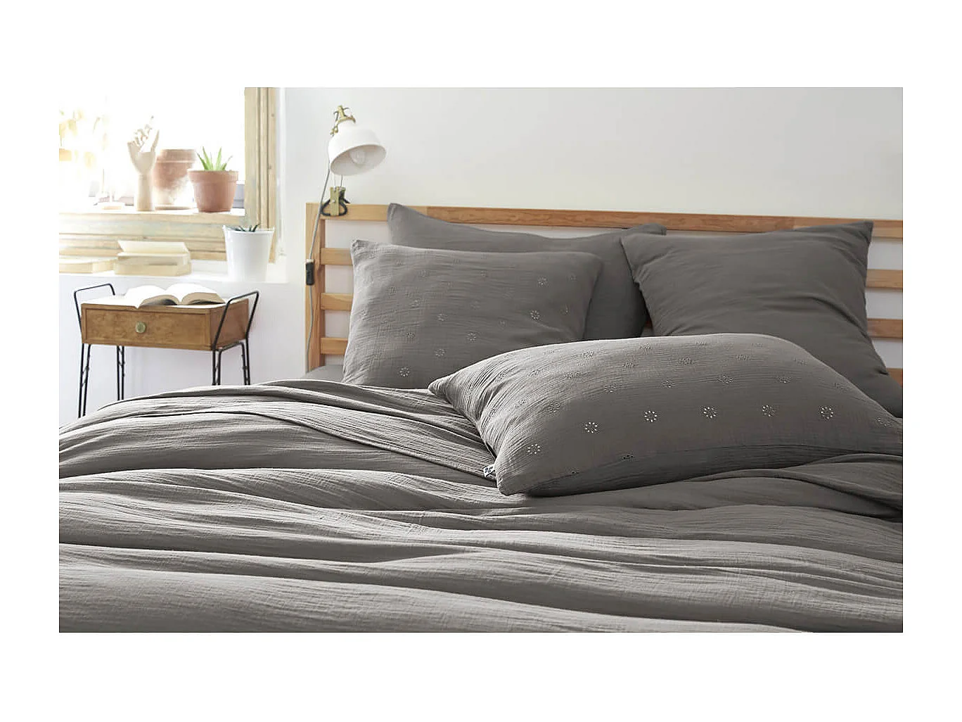 OUREA MOTIF - Taie d'Oreiller 50x70cm Gaze de Coton Granit à Fleurs Ajourées