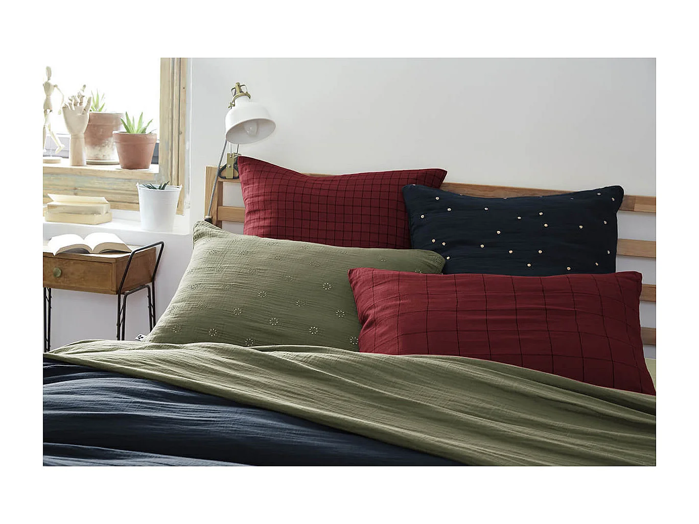 OUREA MOTIF - Taie d'Oreiller 60x60cm Gaze de Coton Lie de Vin à Petits Carreaux