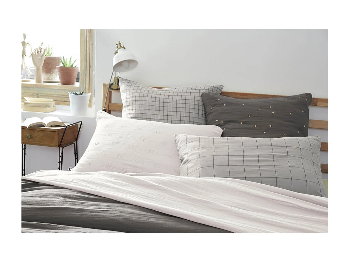 OUREA MOTIF - Taie d'Oreiller 60x60cm Gaze de Coton Nuage à Petits Carreaux