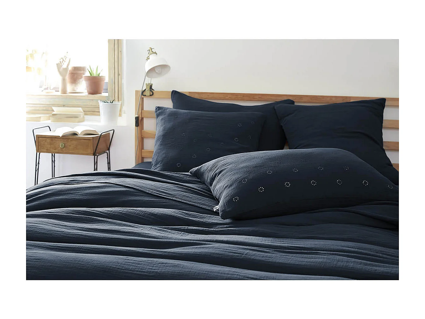 OUREA MOTIF - Taie d'Oreiller 50x70cm Gaze de Coton Minuit à Fleurs Ajourées