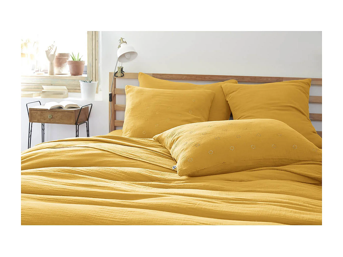 OUREA MOTIF - Taie d'Oreiller 50x70cm Gaze de Coton Safran à Fleurs Ajourées