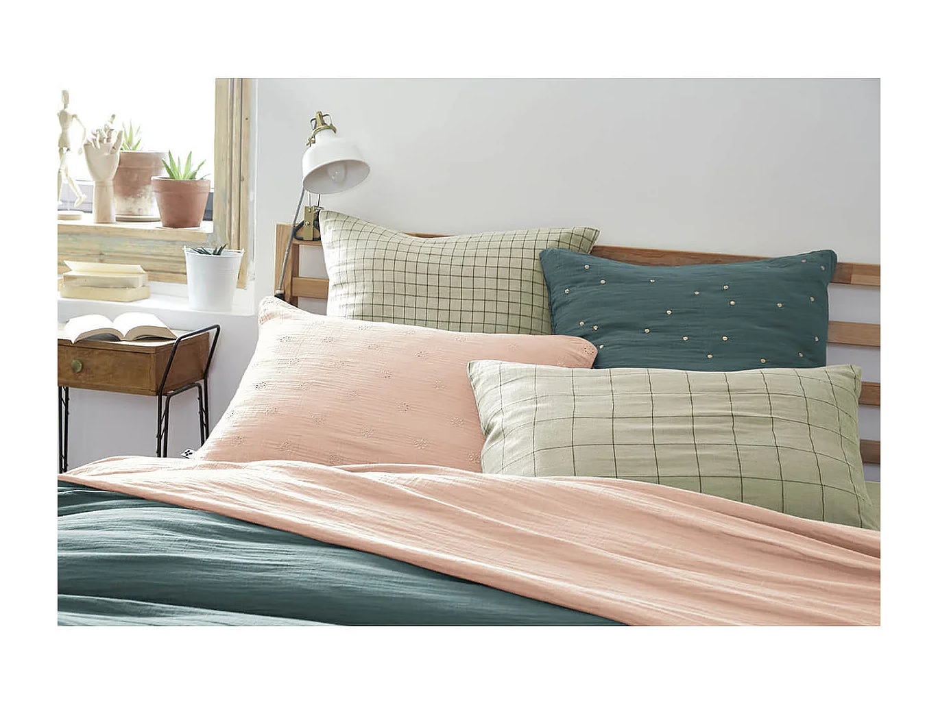 OUREA MOTIF - Taie d'Oreiller 60x60cm Gaze de Coton Vert d'Eau à Petits Carreaux