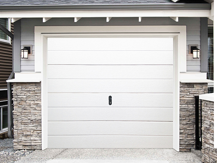 Puerta de garaje seccional BALIDO blanca motorizada