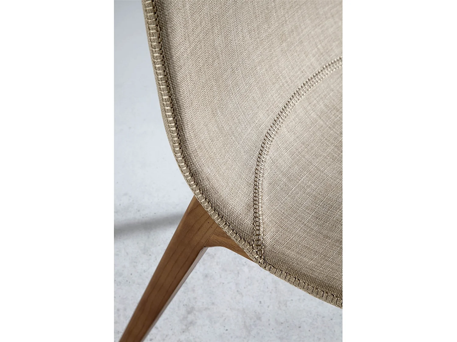 Chaise avec pieds bois massif de frêne tapissé