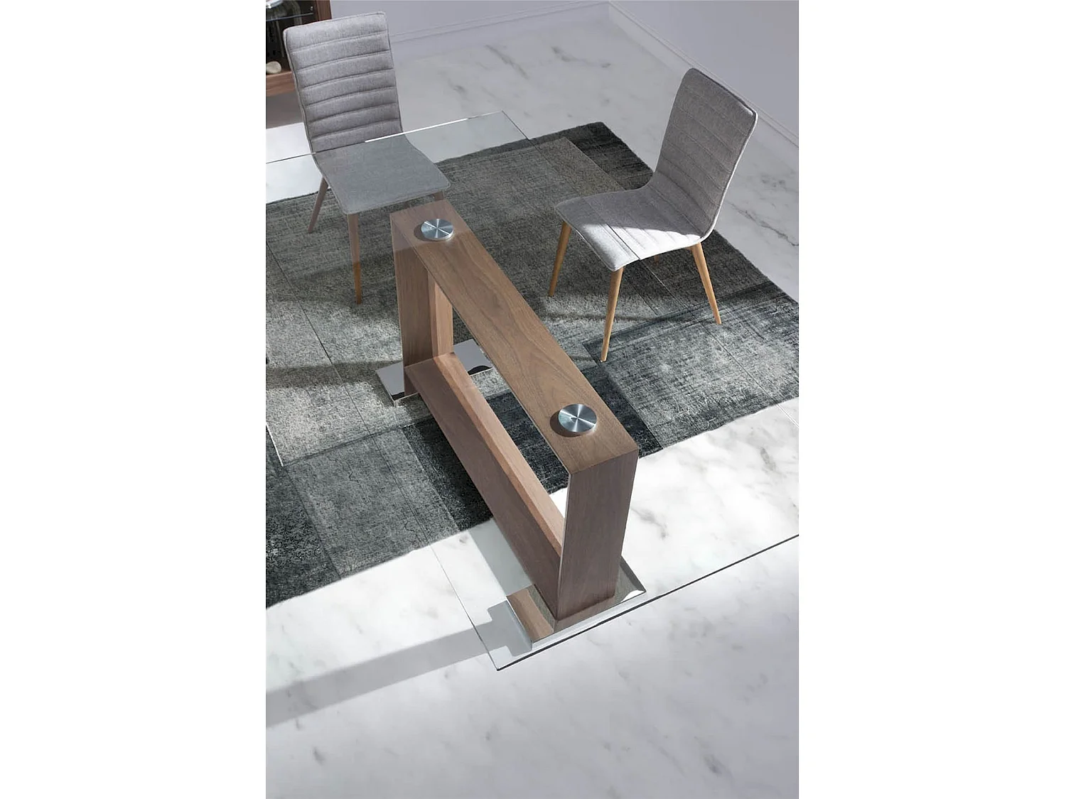 Chaise rembourrée avec pieds bois