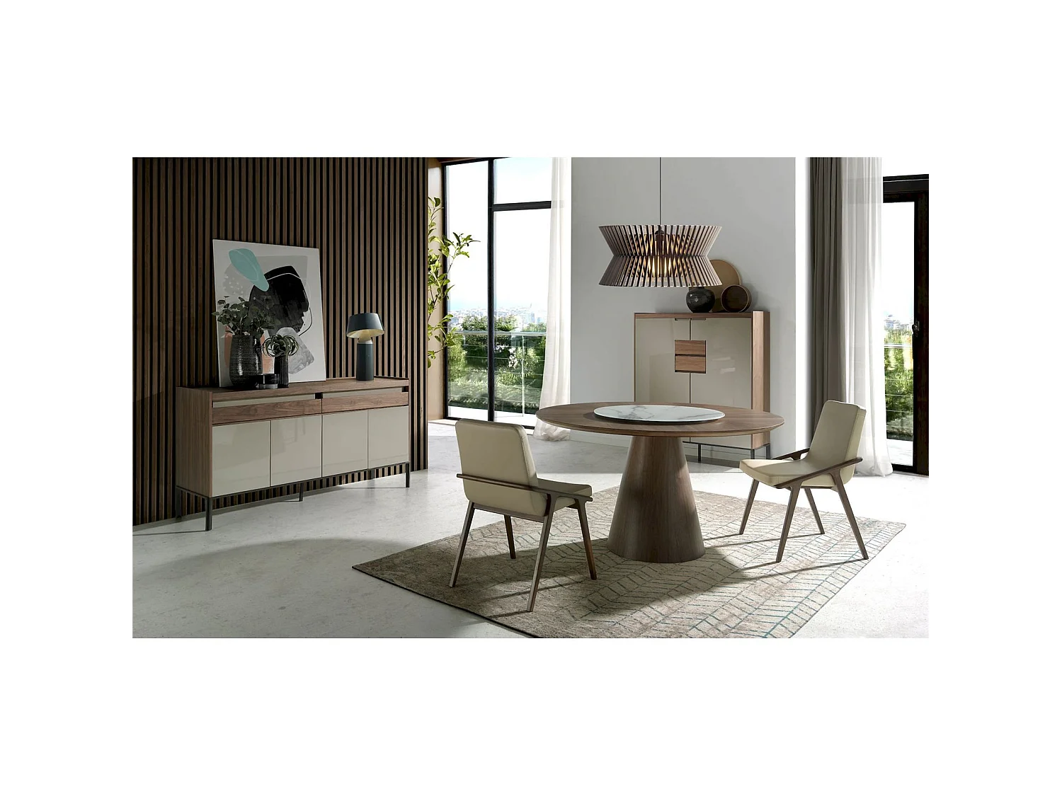 Chaise en noyer avec assise rembourrée