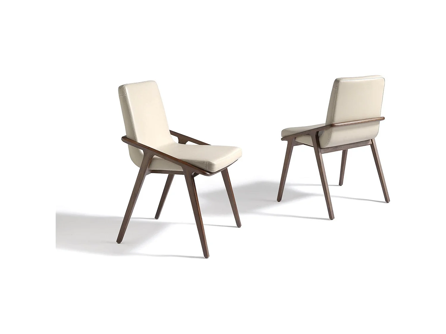 Chaise en noyer avec assise rembourrée