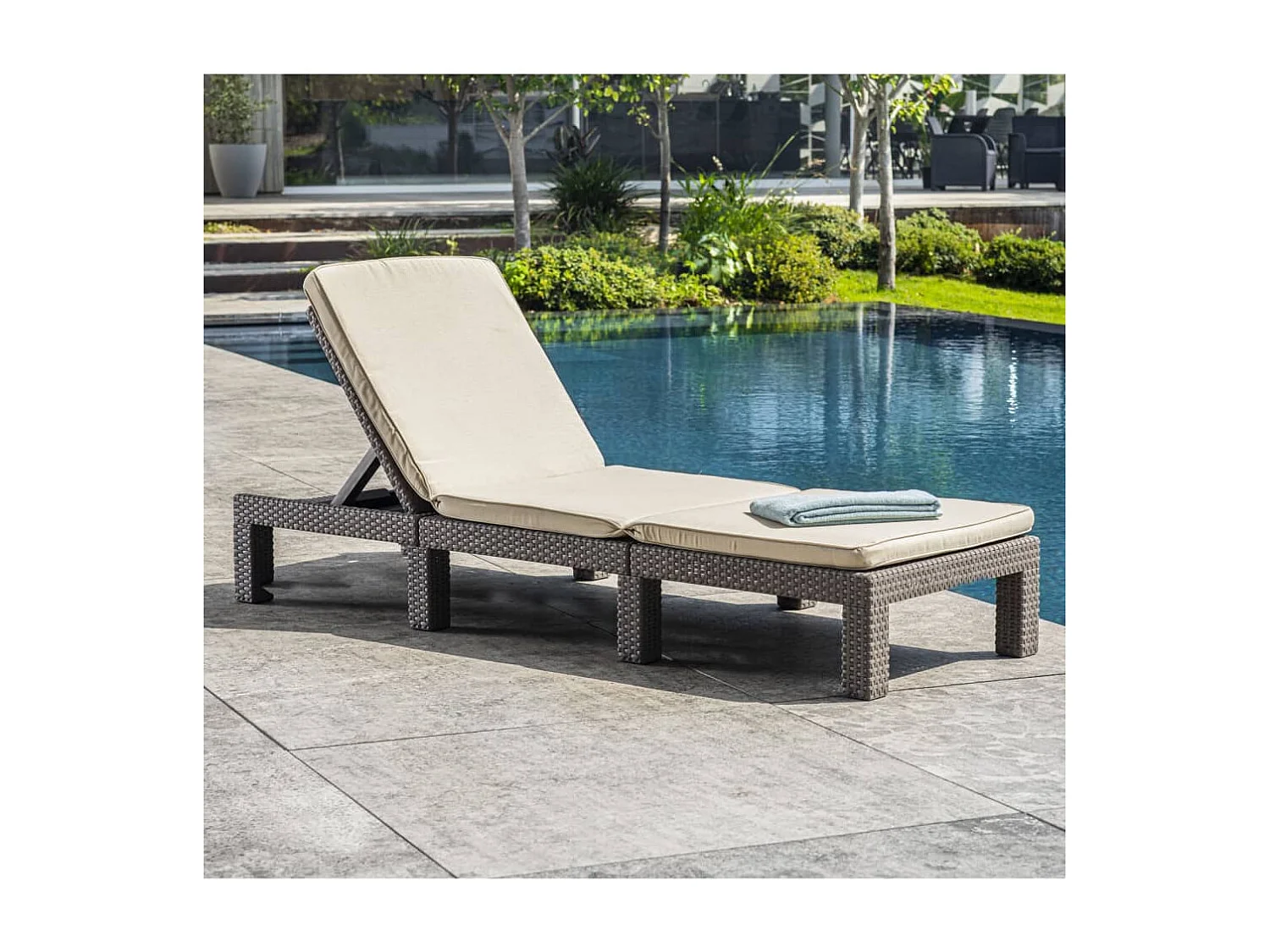 Chaise longue en imitation résine tressée ALLIBERT avec coussins - 4 positions - Daytona - Beige