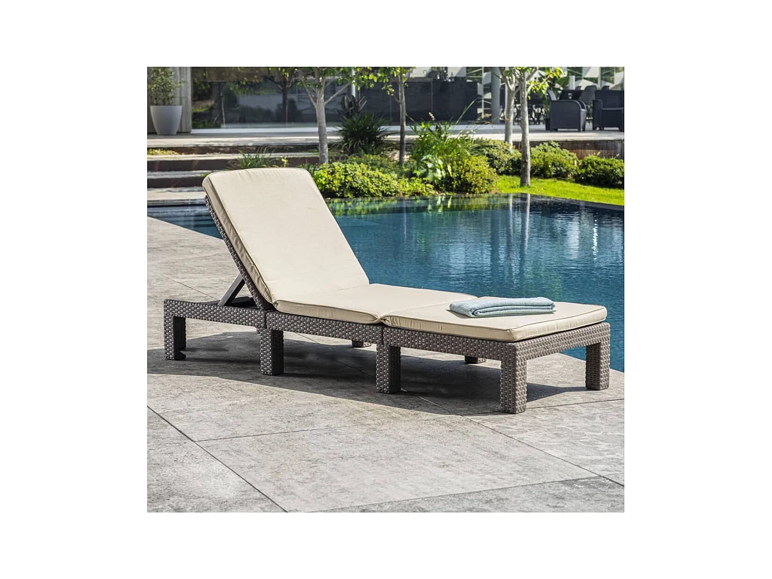 Chaise longue en imitation résine tressée ALLIBERT avec coussins - 4 positions - Daytona - Beige