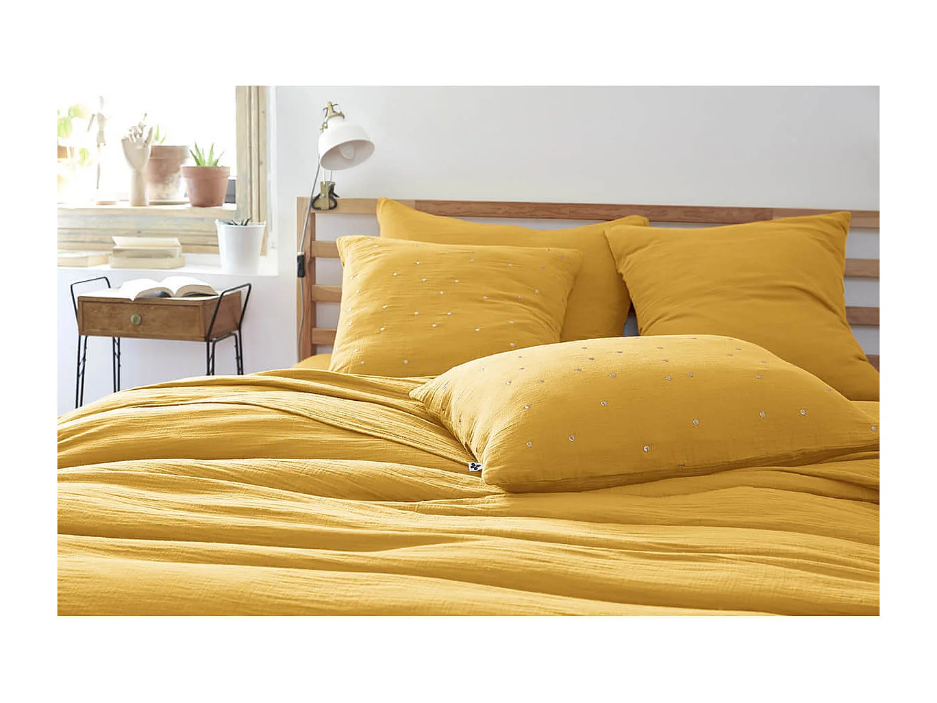 OUREA MOTIF - Taie d'Oreiller 60x60cm Gaze de Coton Safran à Pois Dorés