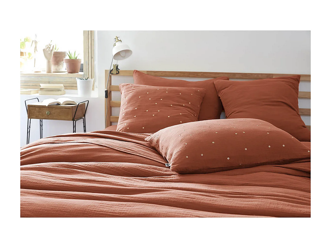 OUREA MOTIF - Taie d'Oreiller 60x60cm Gaze de Coton Terracotta à Pois Dorés