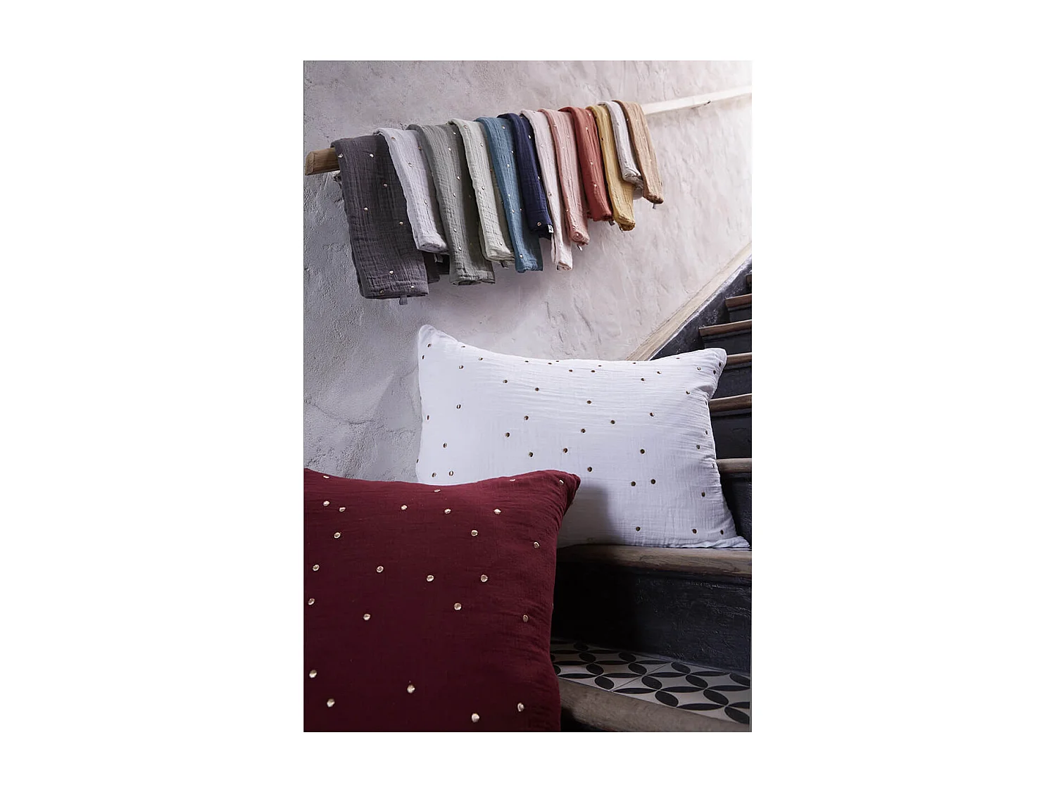 OUREA MOTIF - Taie d'Oreiller 60x60cm Gaze de Coton Nuage à Pois Dorés