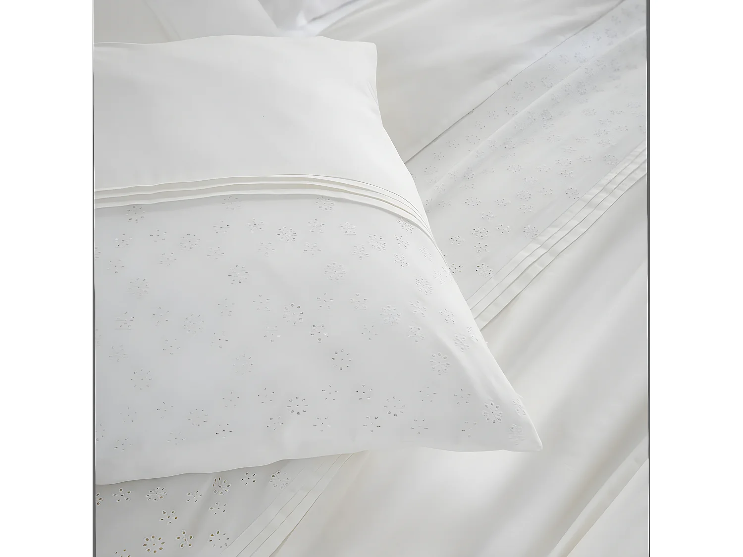 POLA - Taie d'Oreiller 50x70cm Coton Coloris Coco avec Détails Ajourés