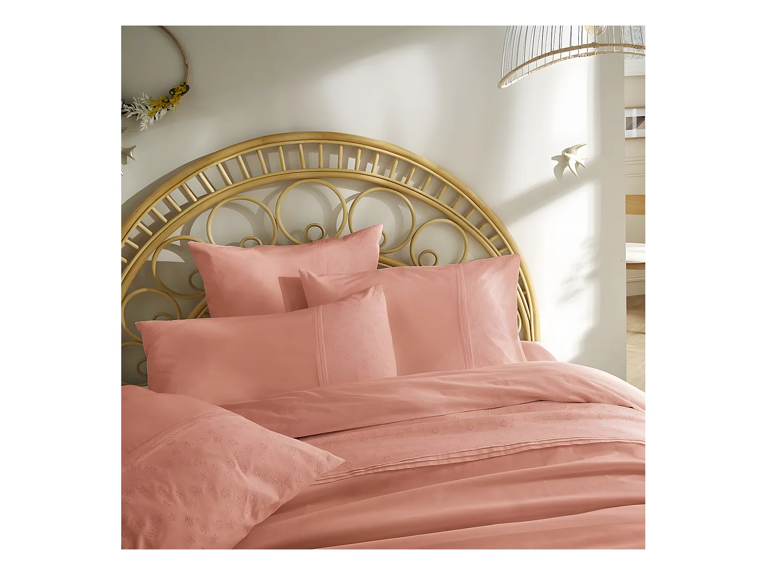 POLA - Taie d'Oreiller 63x63cm Coton Coloris Rose Boisé avec Détails Ajourés
