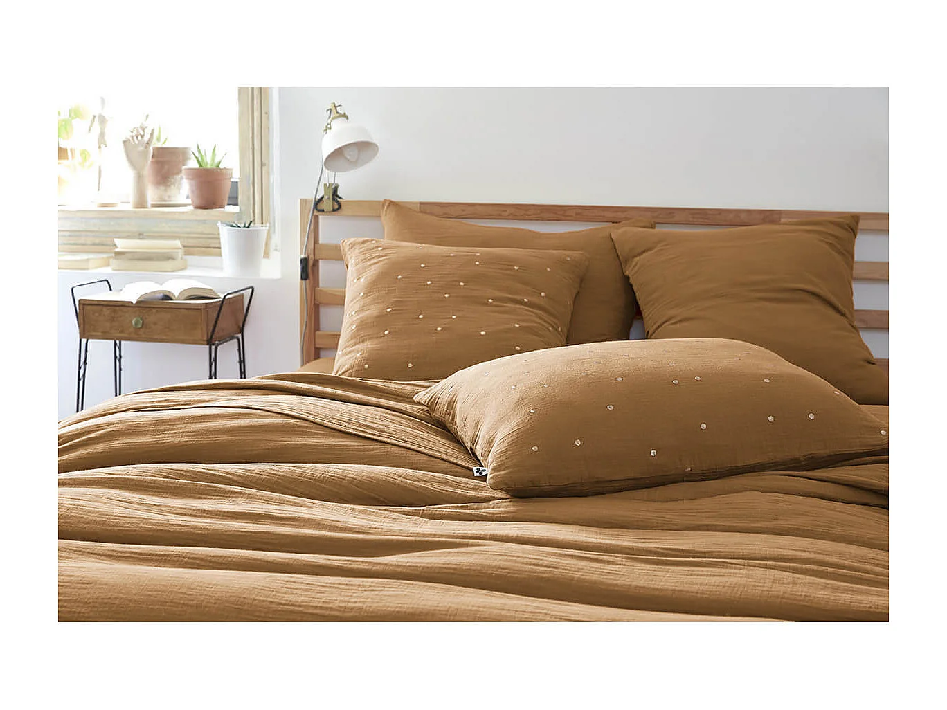 OUREA MOTIF - Taie d'Oreiller 60x60cm Gaze de Coton Camel à Pois Dorés