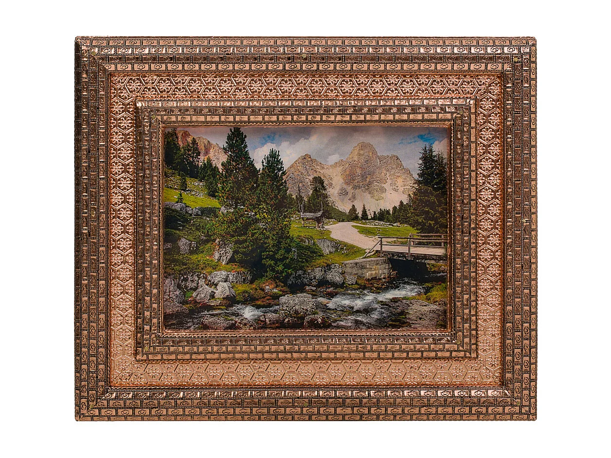 Porta-joias em metal com relevo de cobre 30x25x7,5