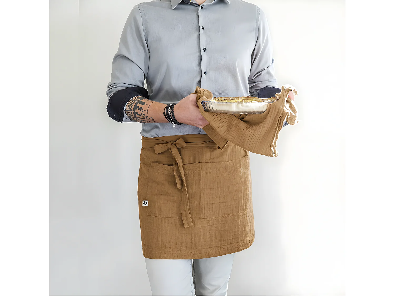 OUREA - Demi-Tablier avec Double Poche Gaze de Coton Camel