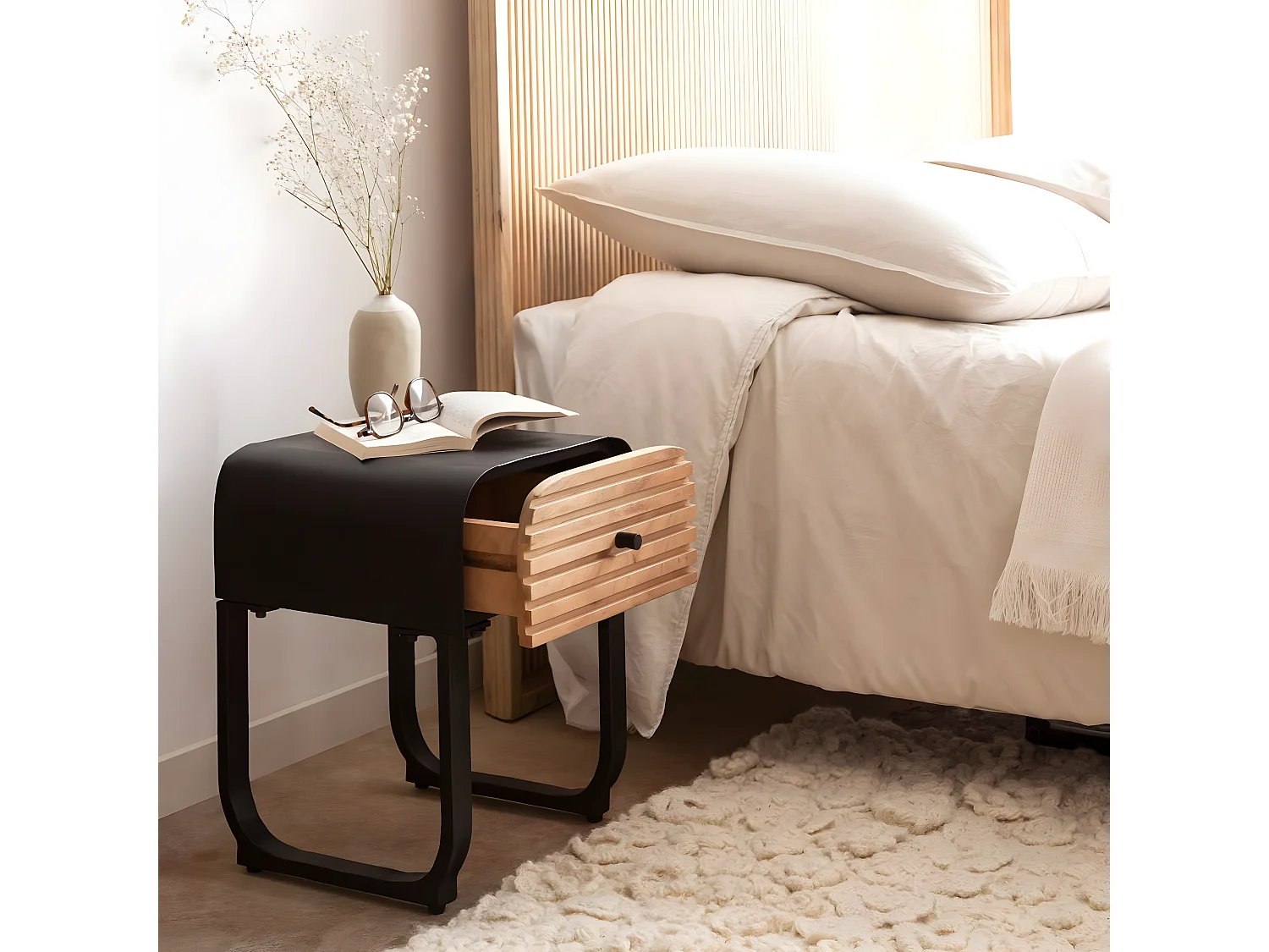 Table de chevet en bois de manguier et métal Jacques