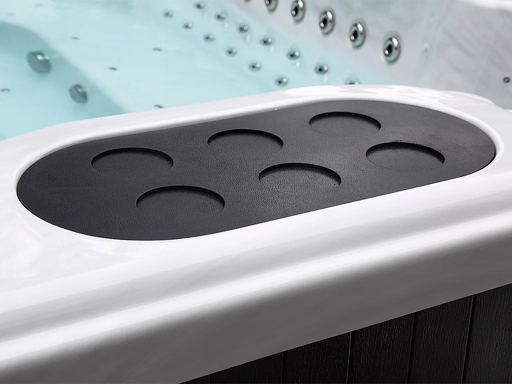 SPA 8 places blanc perlé avec accessoires - Gamme Prestige CYRIUS IV - 133 jets - L320 x P220 x H97 cm - système Balboa