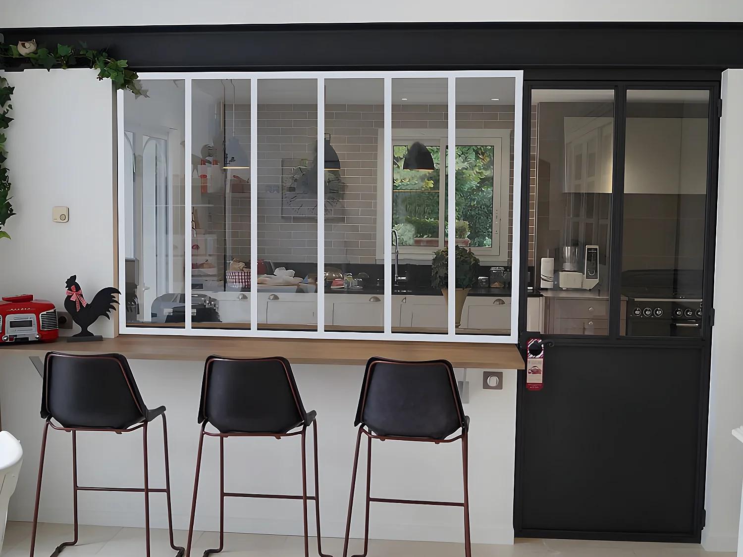 Przeszklona ścianka BAYVIEW z aluminium lakierowanego na biało – 180 × 130 cm