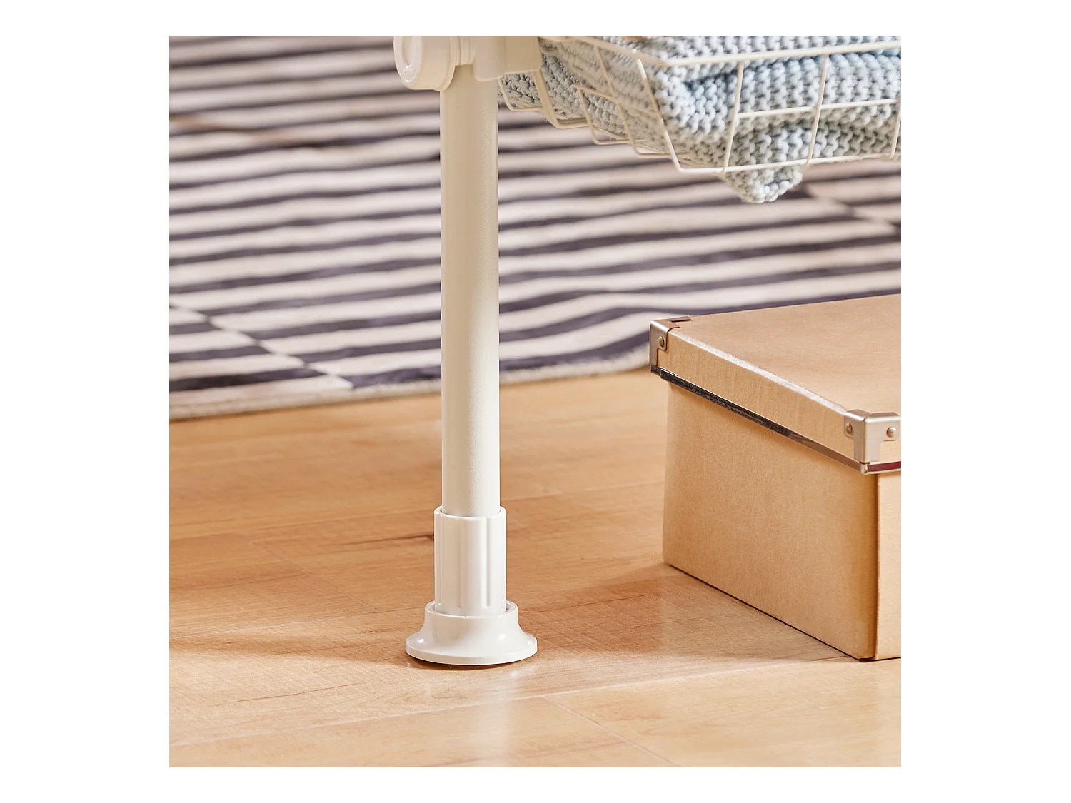 Garderoba teleskopowe z 3 drążki i 3 koszami FRG34-W