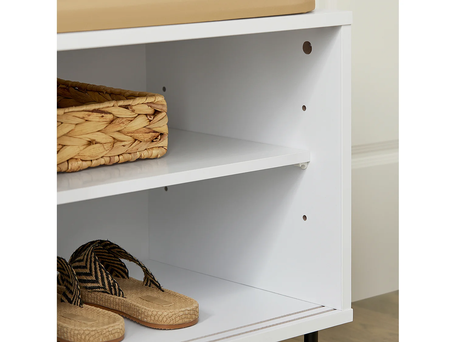 Banc à Chaussures, Banc de Rangement, Meuble Bas Entrée sur Pieds avec Coussin Rembourré, FSR116-W