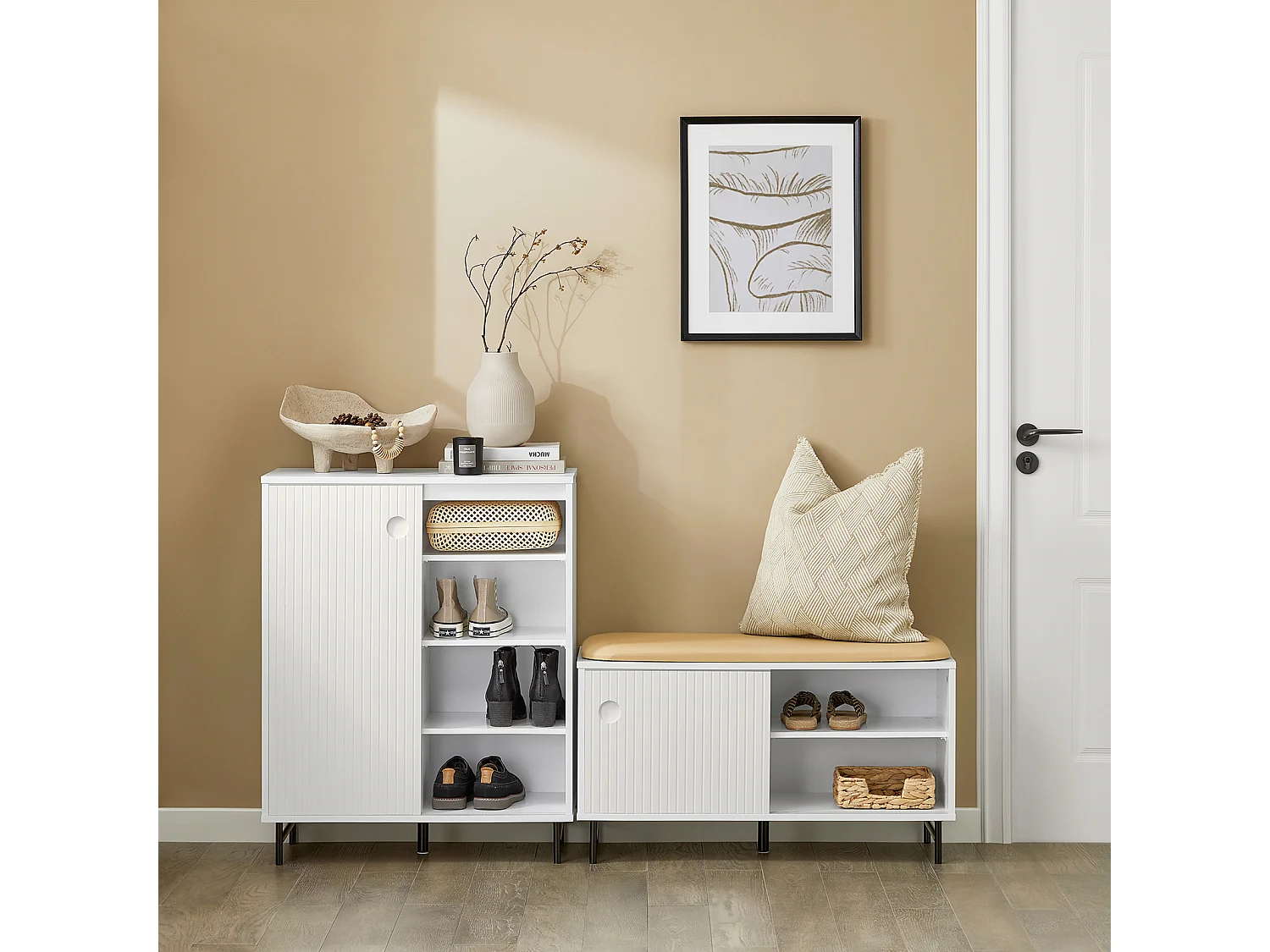 SoBuy FSR116-W Schoenenbank, Schoenenkast, Schoenenrek met Zitkussen, Entree Meubilair met 2 Schuifdeuren en 4 Planken