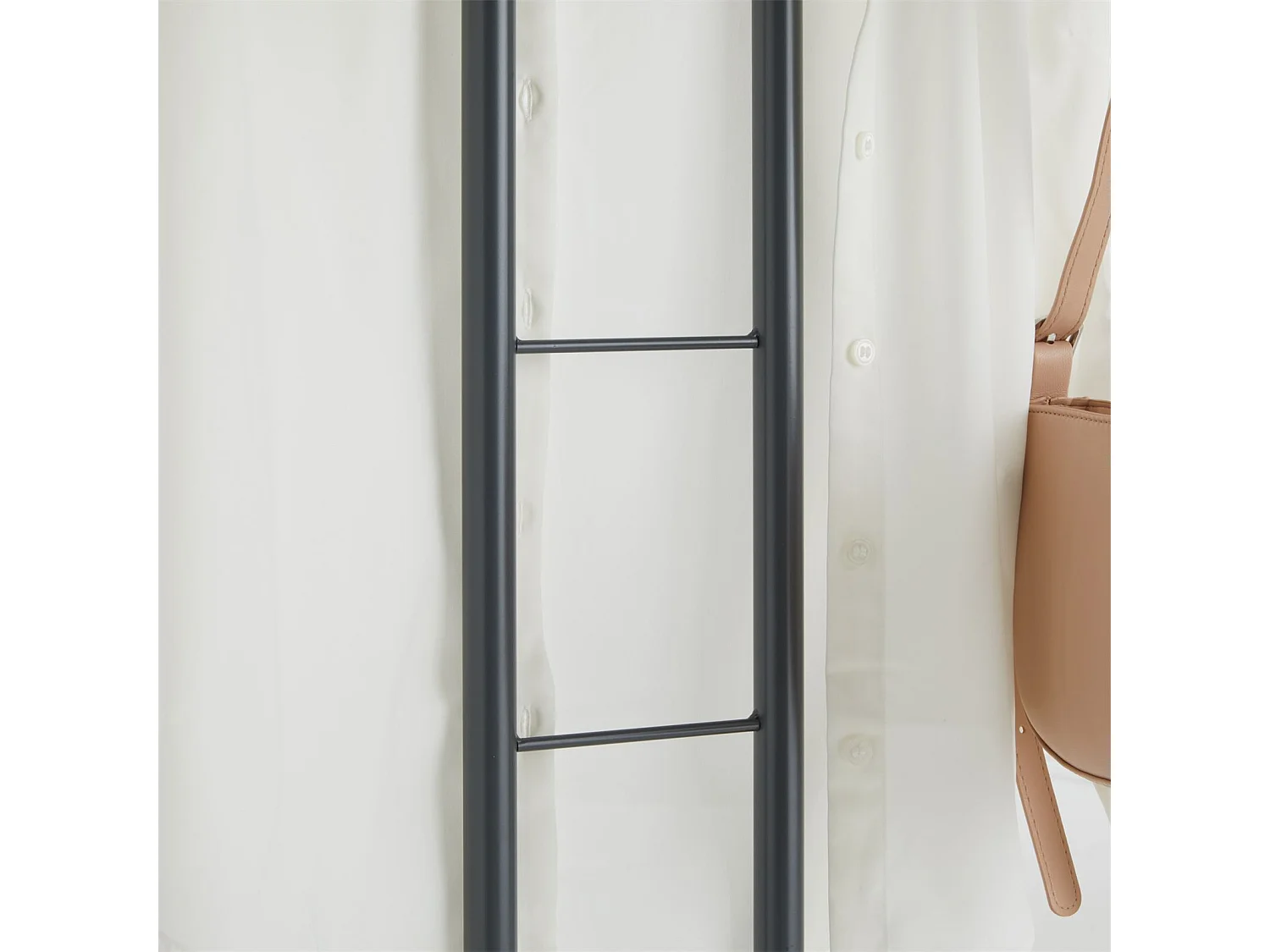 Valet de chambre valet de nuit CAMILO chevalet de nuit avec cintre pour veste et portant pour pantalons, en métal laqué gris