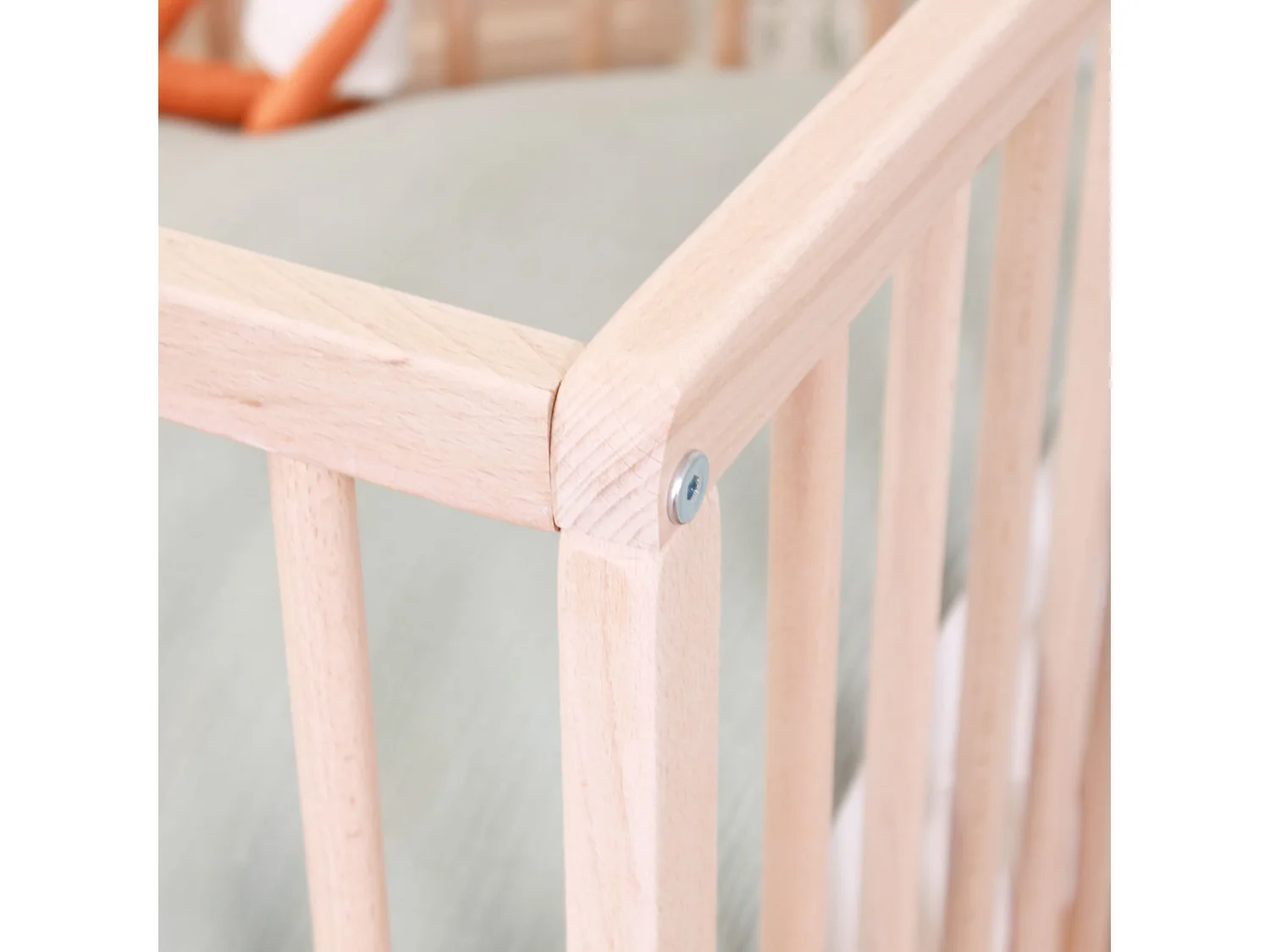 Lit bébé à barreaux en bois massif avec sommier réglable en hauteur 120x60 naturel