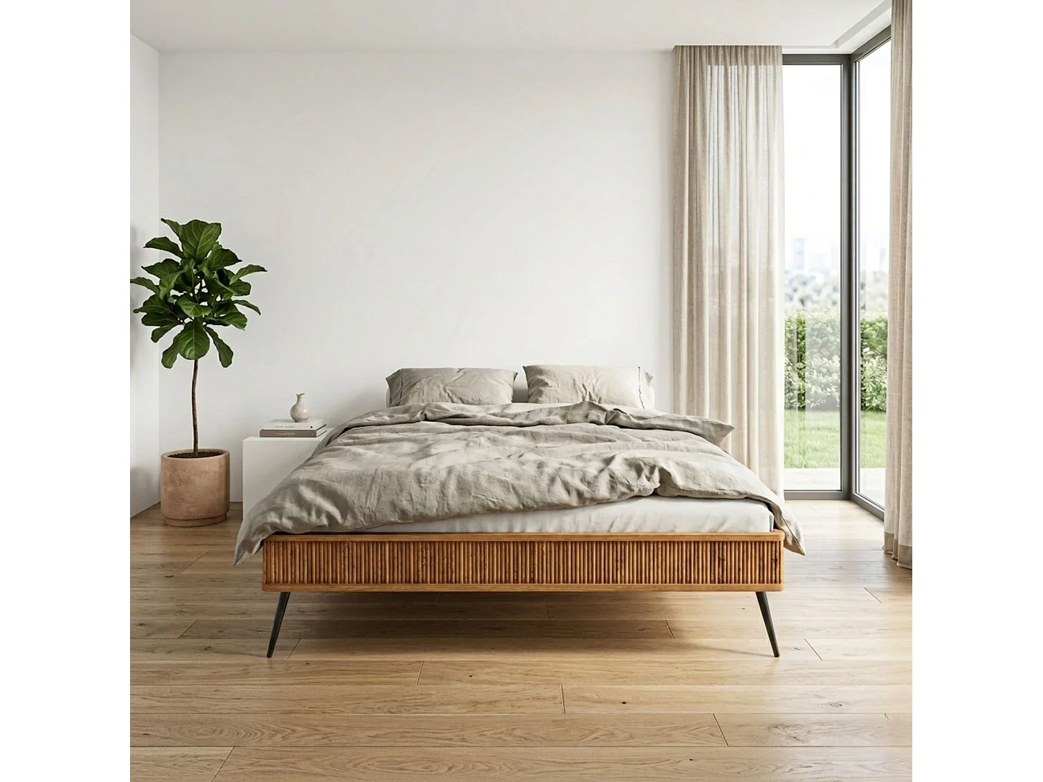 Lit en chêne massif clair 140x190 avec pieds inclinés en métal - LT36002