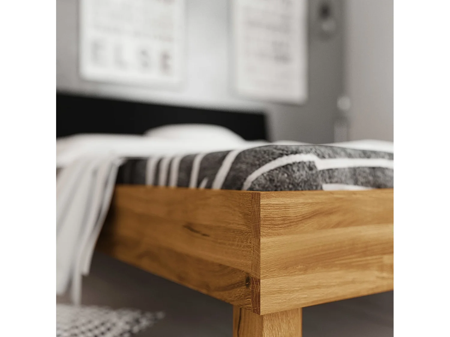 Lit avec pieds carrés en chêne massif clair 160x200 et tête de lit noire - LT36005