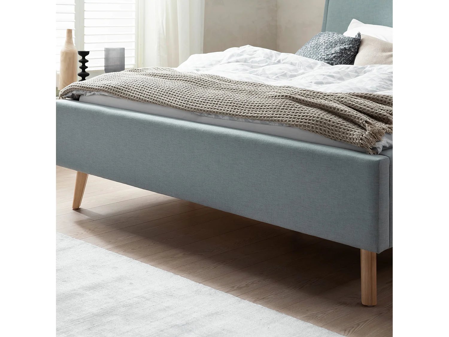 Lit rembourré en tissu bleu ciel avec tête de lit lisse 160x200 - LT8003