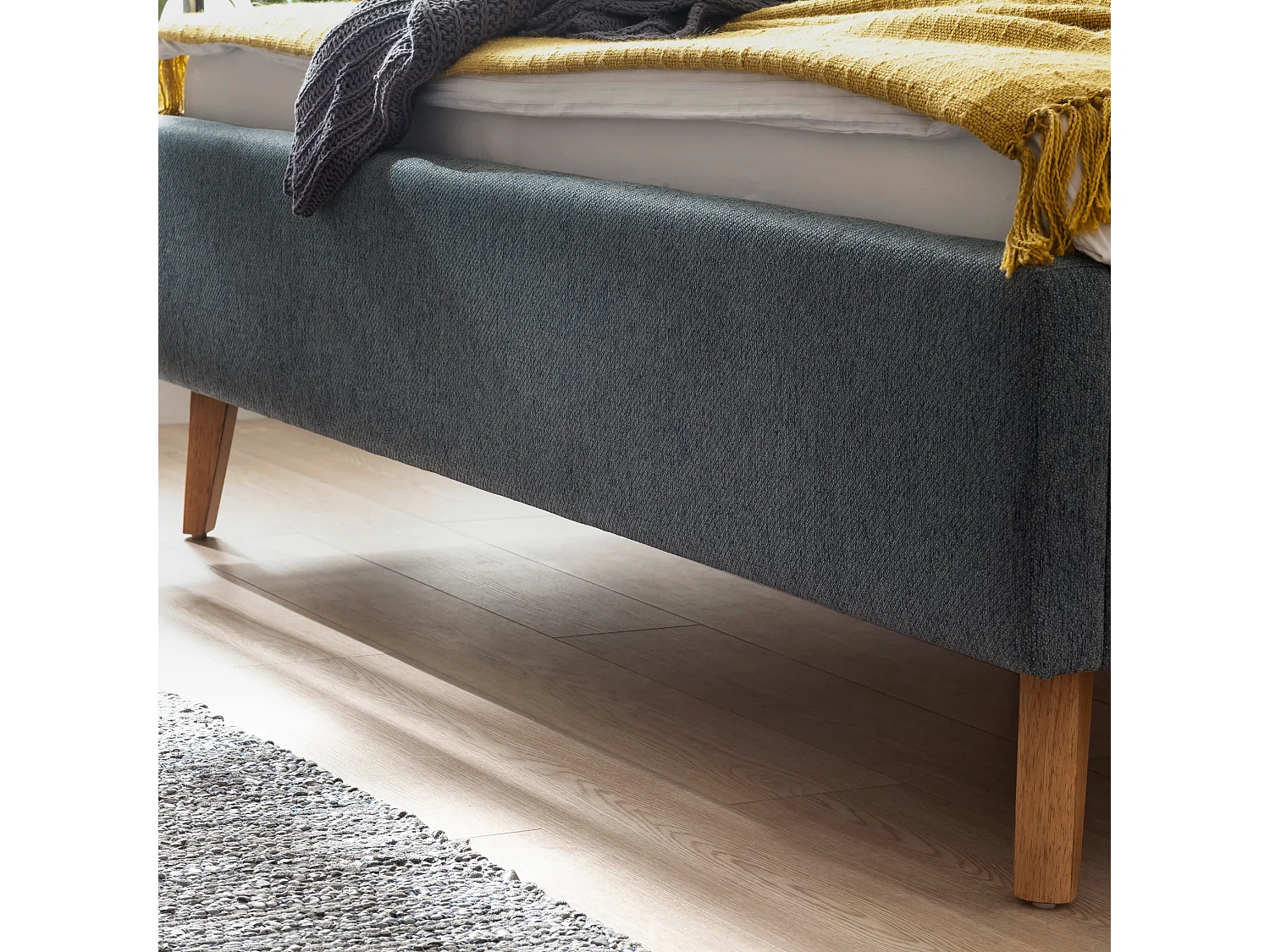 Lit rembourré en tissu bleu avec tête de lit lisse 140x200 - LT8003