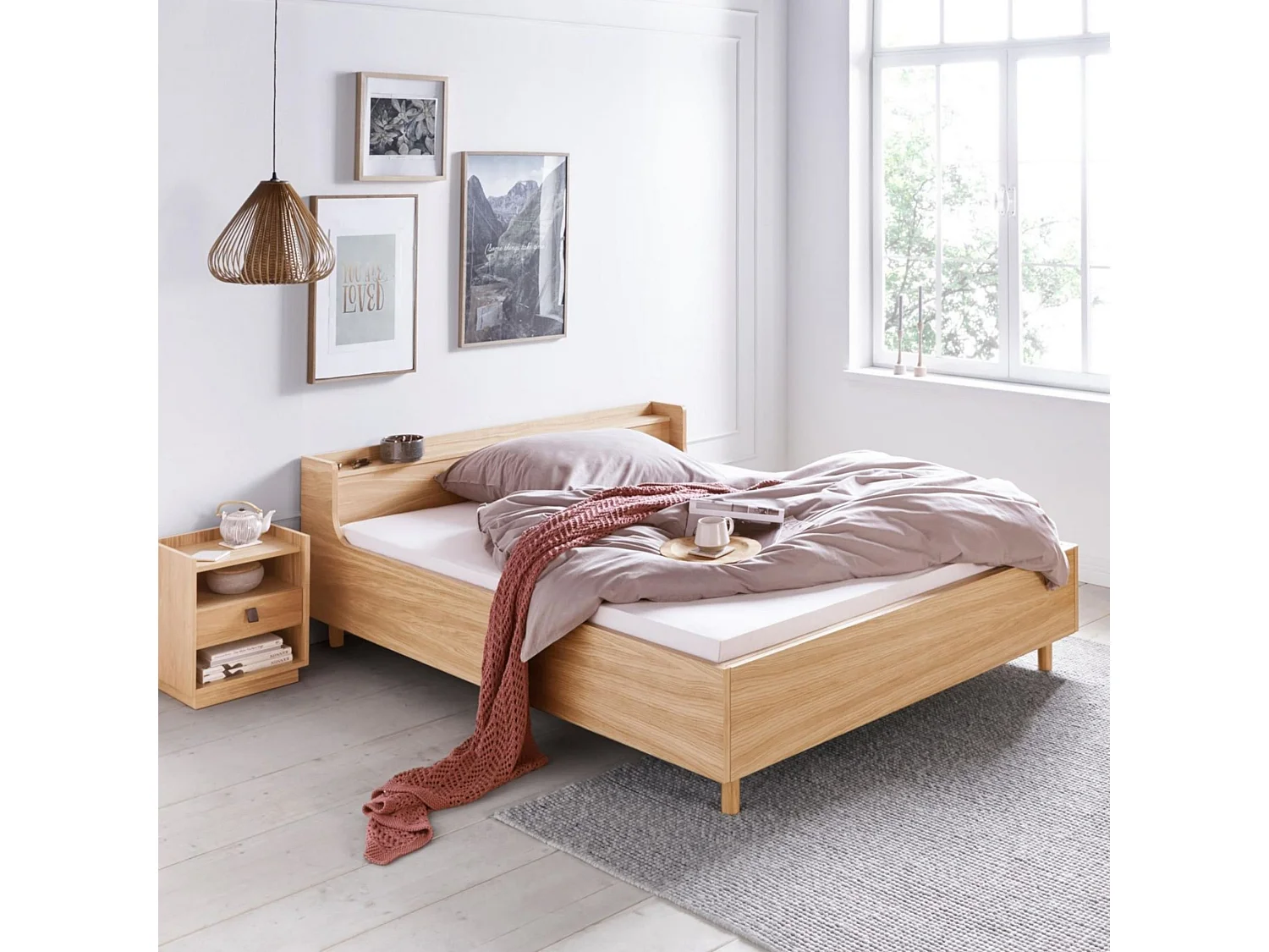 Lit avec tête de lit incurvée et pieds en bois massif 160x200 - LT0079