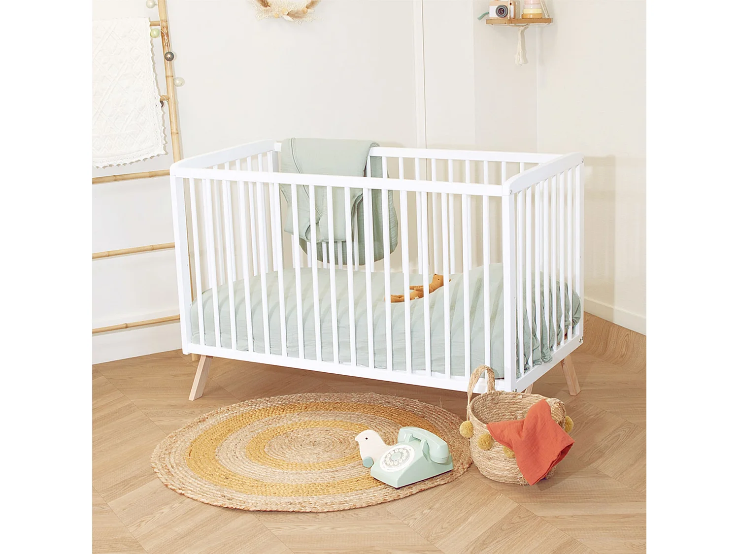 Lit bébé en bois massif blanc avec sommier réglable en hauteur 60x120